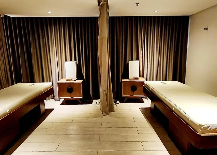 Casa Antonio At Uptown Parksuites Tower One Bgc Manila
